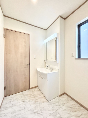 ʑEʏ@邢ʏ͖̐gxxyłႢłB