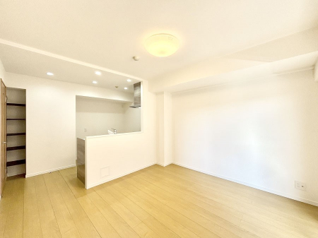 ���r���O�@���Ƒ��̓��₩�Șb�����ŕ�܂�閾�邢���r���O  