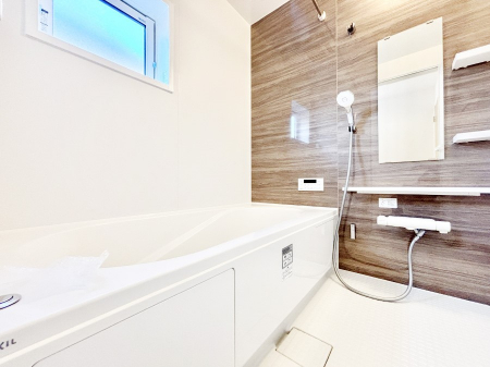 �����@���������̂���_�[�N�J���[����ɂ����o�X���[����1���̔������t���b�V���I