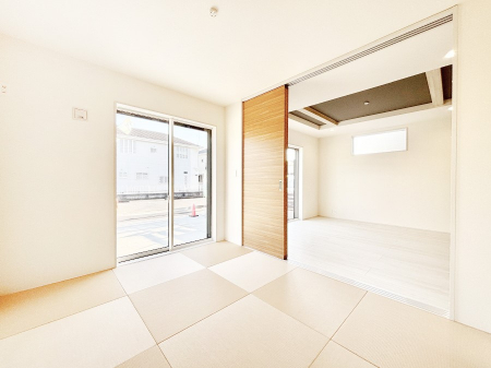 ���̑����ρ@���r���O�Ɨׂ荇���Ă���a���B�ق��ƈꑧ�ł���a�̋�Ԃ��Y�ꂸ�ɁB 