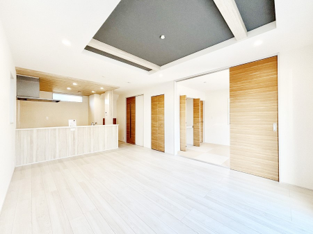 ���̑����ρ@�Ƒ��̏Ί炪���R�Ɛ��܂�Ă���A����ȕ��͋C�̃_�C�j���O�Ɏd�オ���Ă��܂��B