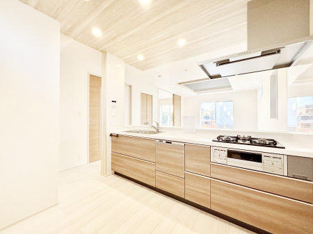 �L�b�`���@���Ƒ��̉�b�e�ޑΖʃL�b�`���B���������̃p�p�}�}�����Ƒ��Ɖ߂������Ԃ����������I