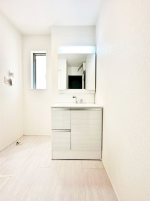 ʑEʏ@邢ʏ͖̐gxxyłႢłB