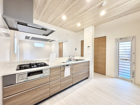 Lb`@̂閾邢Lb`BS~̂ďOɂ邱ƂłACɂ𗧂܂B 