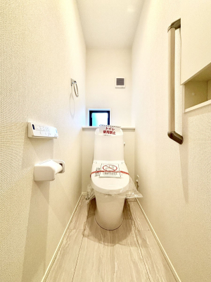 �g�C���@�g�C����1�K��2�K���ꂼ��ɔz�u����Ă��ĂƂĂ��֗��ł��B 