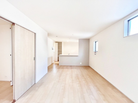 ���r���O�@���Ƒ��̓��₩�Șb�����ŕ�܂�閾�邢���r���O  