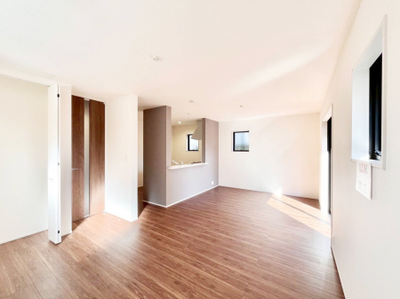 ���r���O�@���Ƒ��̓��₩�Șb�����ŕ�܂�閾�邢���r���O