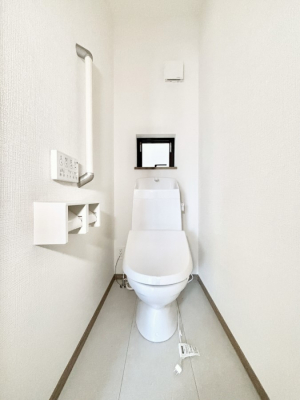 �g�C���@�g�C����1�K��2�K���ꂼ��ɔz�u����Ă��ĂƂĂ��֗��ł��B 