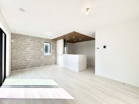 ���r���O�@���邢�z���������A�����̕��͋C�ɖ�������郊�r���O�E�_�C�j���O�B 