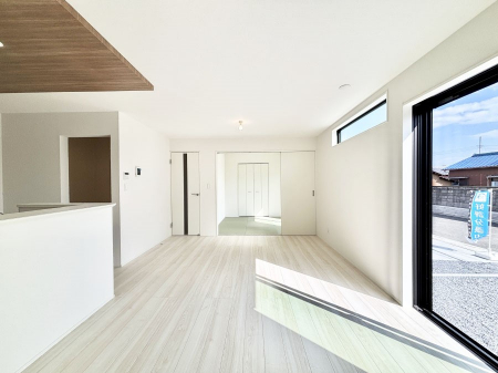 ���̑����ρ@�Ƒ��̏Ί炪���R�Ɛ��܂�Ă���A����ȕ��͋C�̃_�C�j���O�Ɏd�オ���Ă��܂� 