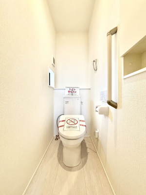 �g�C���@�g�C����1�K��2�K���ꂼ��ɔz�u����Ă��ĂƂĂ��֗��ł��B 