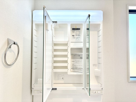 ���̑����ρ@�O�ʋ��̗��ɁA���ϕi��q���p�i�Ȃǂ����[�\�B���ʑ����������ƕۂ��܂��I