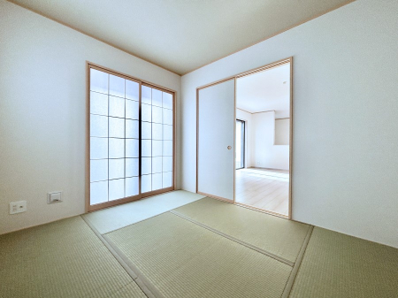 ���̑����ρ@���r���O�Ɨׂ荇���Ă���a���B�ق��ƈꑧ�ł���a�̋�Ԃ��Y�ꂸ�ɁB 