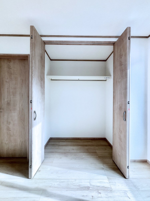 ���[�@�m���̃N���[�[�b�g�B���s��������̂Ō���̈ߗނ�����������܂�܂��B