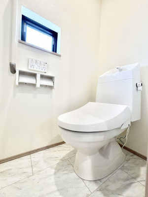 �g�C���@�g�C����1�K��2�K���ꂼ��ɔz�u����Ă��ĂƂĂ��֗��ł��B 