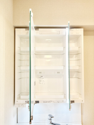 ���̑����ρ@�O�ʋ��̗��ɁA���ϕi��q���p�i�Ȃǂ����[�\�B���ʑ����������ƕۂ��܂��I