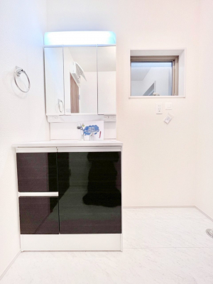 ʑEʏ@X^COɕ֗ȎOʋA~[LrlbgōׂXbL