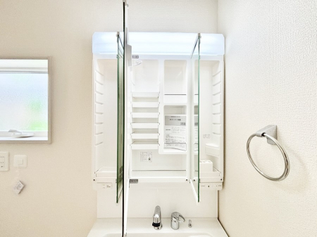 ���̑����ρ@�O�ʋ��̗��ɁA���ϕi��q���p�i�Ȃǂ����[�\�B���ʑ����������ƕۂ��܂��I