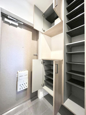 ���̑����ρ@�����Ղ���[�ł���V���[�Y�{�b�N�X�ŉƑ��S���̌C���A���ւ�������B  