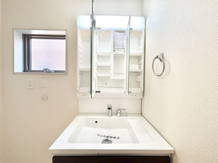 ���̑����ρ@�O�ʋ��̗��ɁA���ϕi��q���p�i�Ȃǂ����[�\�B���ʑ����������ƕۂ��܂��I