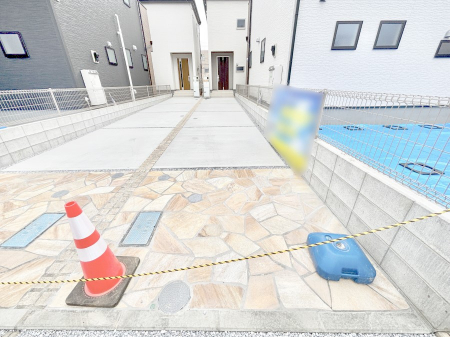 �@�ڂ̑O�����ԏꂾ�ƉJ�̓�����ʂɂ������������������֗��ł���