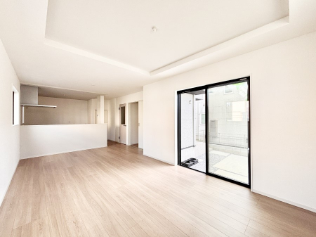 ���r���O�@���Ƒ��̓��₩�Șb�����ŕ�܂�閾�邢���r���O