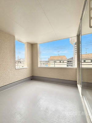 �o���R�j�[�@�C���i�[�o���R�j�[�Ȃ̂ŉJ�ł����󕨂����������o���āA���ʂ�������̂Ŋ������ǂ��A�������X�y�[�X�Ƃ��ďd�󂵂܂��B 