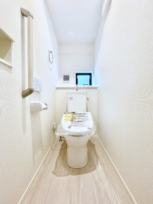 �g�C���@�g�C����1�K��2�K���ꂼ��ɔz�u����Ă��ĂƂĂ��֗��ł��B 