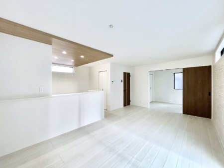 ���r���O�@�Z�ޕ��̌��������o�����A�C���e���A���l����̂��y���݂ȃ��r���O�ł��I 