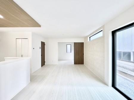 ���r���O�@���邢�z���������A�����̕��͋C�ɖ�������郊�r���O�E�_�C�j���O�B 