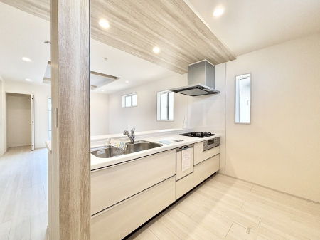 Lb`@|bvAbvV䂪fGȃLb`Îō̌ƂꊷCɂ𗧂܂B