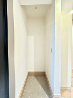 ���[�@�V���[�Y�C���N���[�N�t���I�J���x�r�[�J�[���u���܂��B 