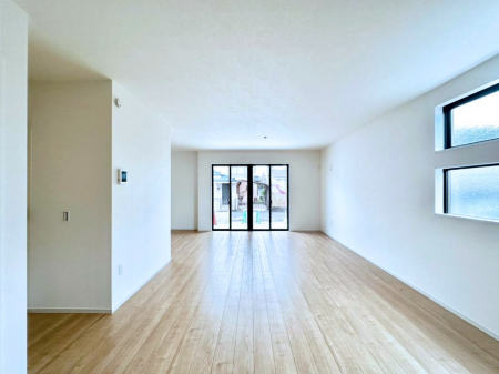 ���r���O�@�傫�ȑ����炽���Ղ�̗z���ƕ����������郊�r���O