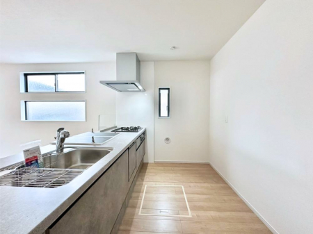 �L�b�`���@�u�₩�ȕ����ʂ蔲����L�b�`���B��������̂Ŗ��邭���C�ɂ��𗧂��܂��B