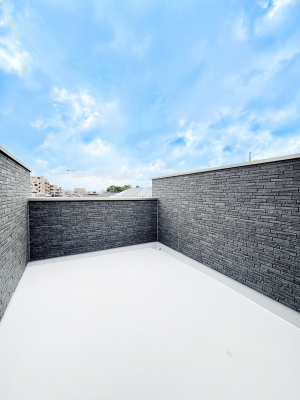 oRj[@XJCoRj[B߂ǂA傫Ȑ󕨂LĊ܂B