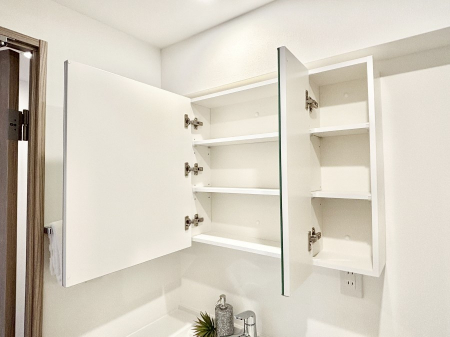 ���̑����ρ@�O�ʋ��̗��ɁA���ϕi��q���p�i�Ȃǂ����[�\�B���ʑ����������ƕۂ��܂��I