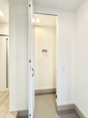 ���[�@�V���[�Y�C���N���[�N�t���I�J���x�r�[�J�[���u���܂��B