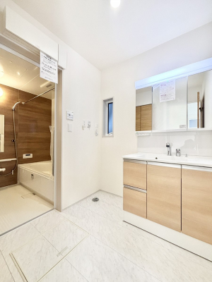 ���ʑ�E���ʏ��@��Ƃ�̐��ʃX�y�[�X�Œ��̐g�x�x���X���[�Y��