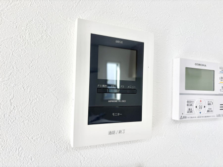 ���̑����ρ@���q�҂��m�F�ł���s�u���j�^�[�t�C���^�[�z��