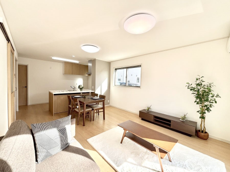 ���r���O�@���Ƒ��̓��₩�Șb�����ŕ�܂�閾�邢���r���O