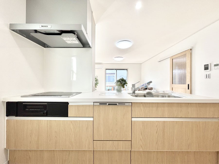 �L�b�`���@���������Ȃ���ł����Ƒ��Ƃ̉�b���y���߂�ΖʃL�b�`��