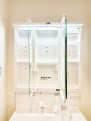 ���̑����ρ@�O�ʋ��̗��ɁA���ϕi��q���p�i�Ȃǂ����[�\�B���ʑ����������ƕۂ��܂��I