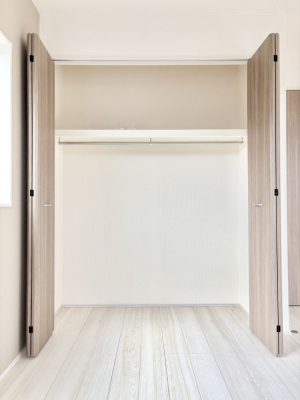 ���[�@�m���̃N���[�[�b�g�B���s��������̂Ō���̈ߗނ�����������܂�܂��B