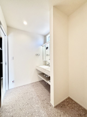 ���̑��@�������̂�����K��Ԃł��B�����̐g�x�x���C�����ǂ����g�������܂��B 