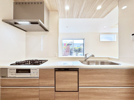 �L�b�`���@���r���O�����n����l�C�̃J�E���^�[�L�b�`���B �Ƒ��������Ȃ���Ǝ������邱�Ƃ��ł��܂��B