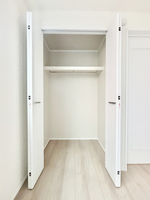 ���[�@�m���̃N���[�[�b�g�B���s��������̂Ō���̈ߗނ�����������܂�܂��B 