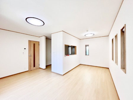 ���r���O�@���Ƒ��̓��₩�Șb�����ŕ�܂�閾�邢���r���O