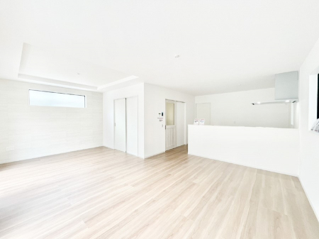 ̑ρ@Ƒ̏Ί炪RƐ܂ĂAȕ͋C̃_CjOɎdオĂ܂B