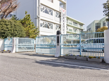 ���ӊ��@���w�Z 1060m �t�����s���t�������w�Z