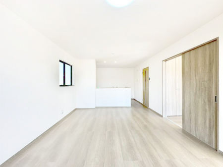 ���r���O�@���Ƒ��̓��₩�Șb�����ŕ�܂�閾�邢���r���O